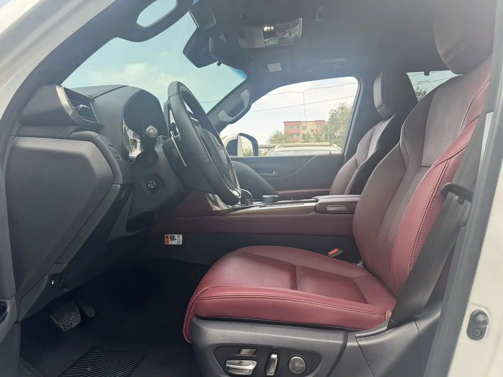 Фото 7 - Lexus LX
