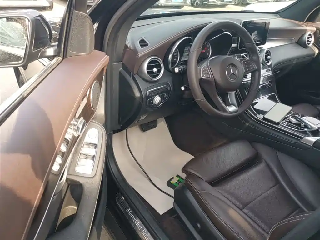 Mercedes-Benz GLC 2017 GLC 260 4MATIC Dynamic фото 16
