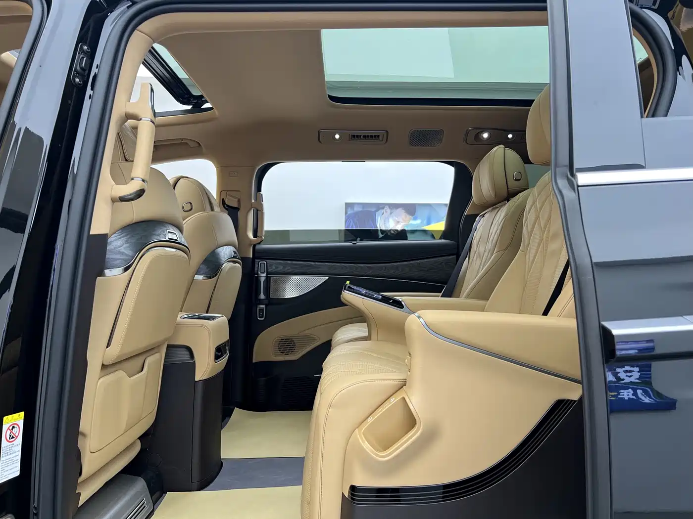 Denza D9 2026 2025 DM-i Smart Drive Edition 1020 AWD Luxury