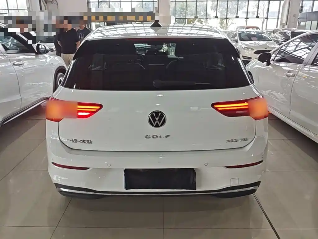 Photo 6 - Volkswagen Golf