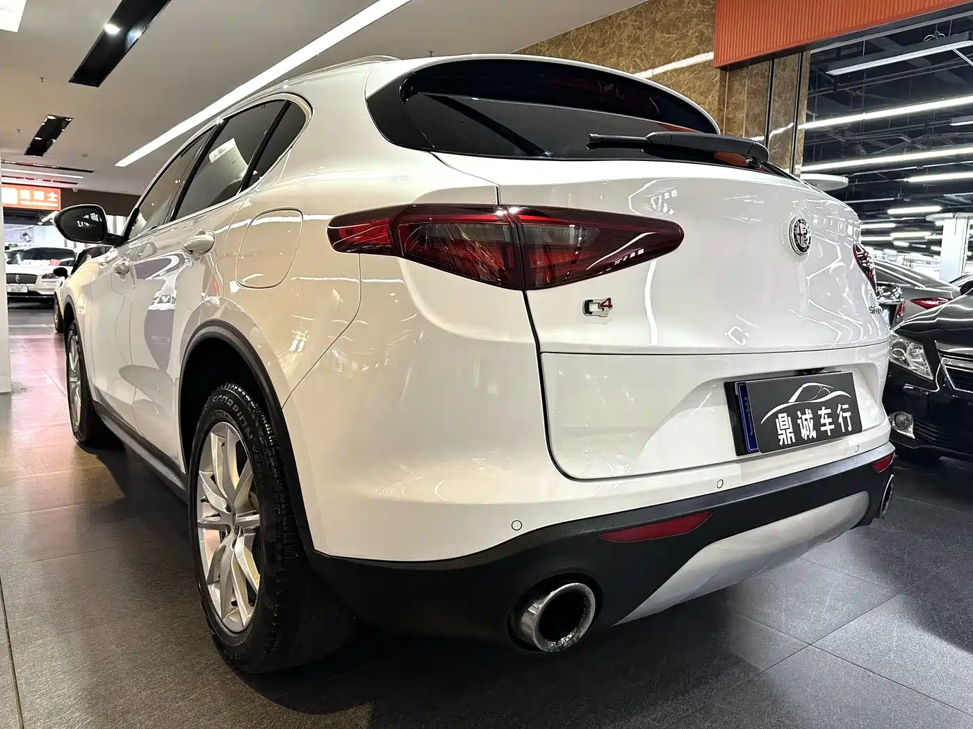 Alfa Romeo Stelvio 2018 2017 2.0T 200HP Luxury Edition