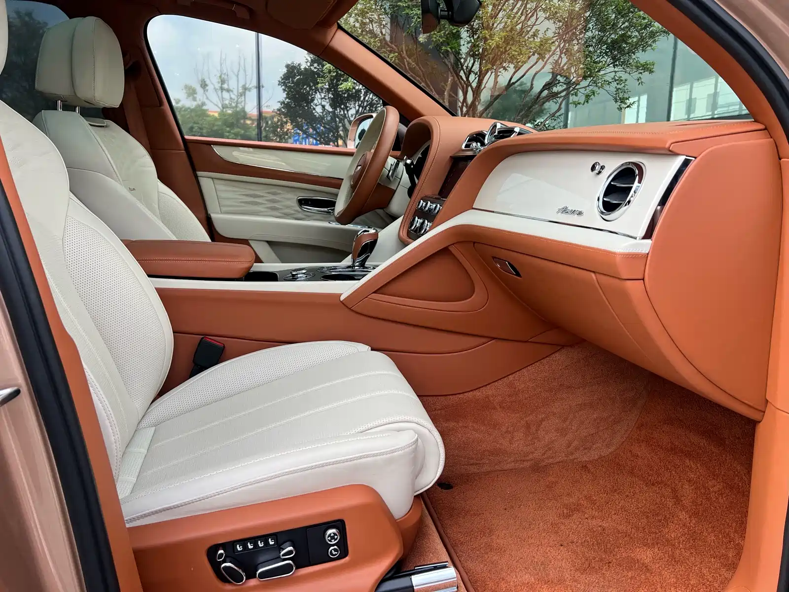 Photo 9 - Bentley Bentayga