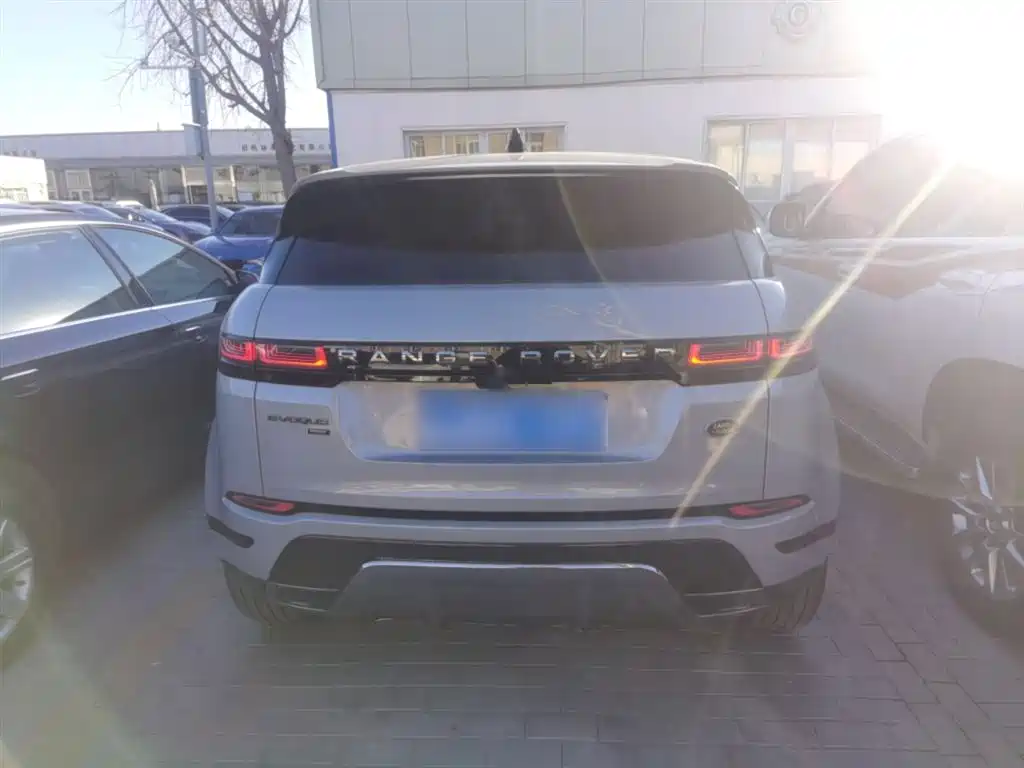 Land Rover Range Rover Evoque 2021 Range Rover Evoque L 249PS R-Dynamic HSE Luxury Edition фото 6