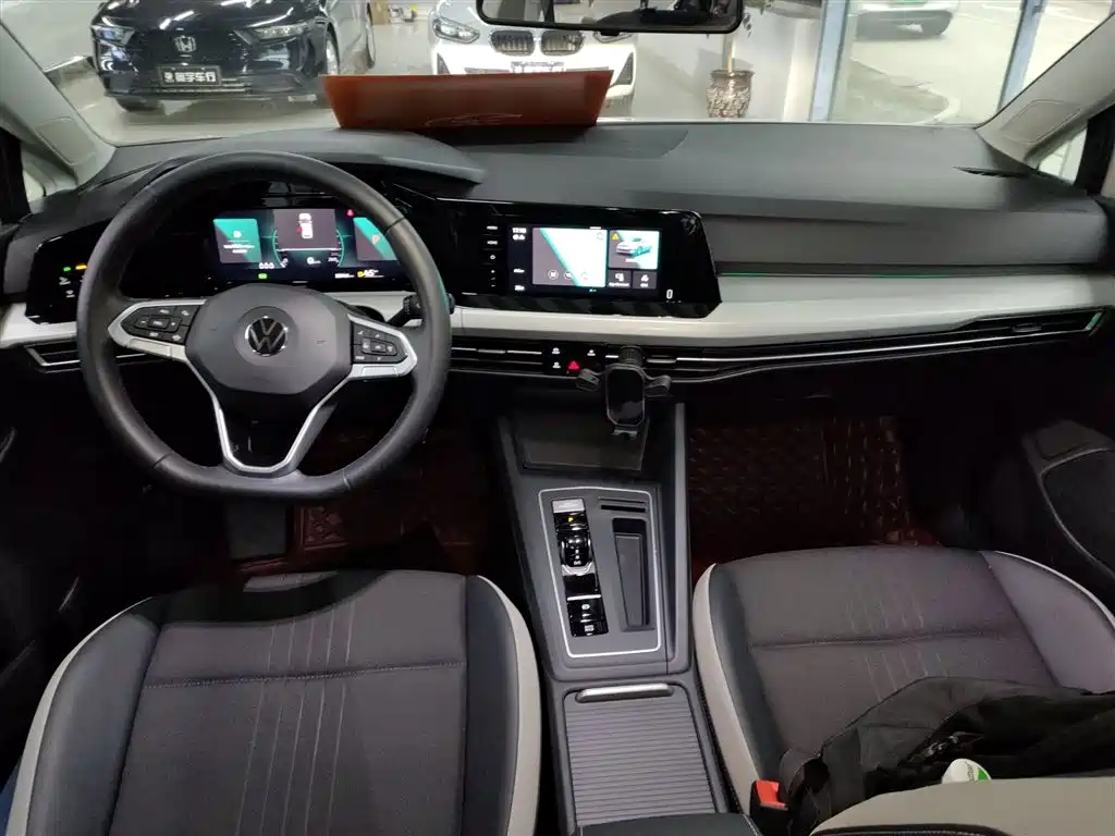 Volkswagen Golf 2023 Facelift 280TSI DSG Pro фото 12