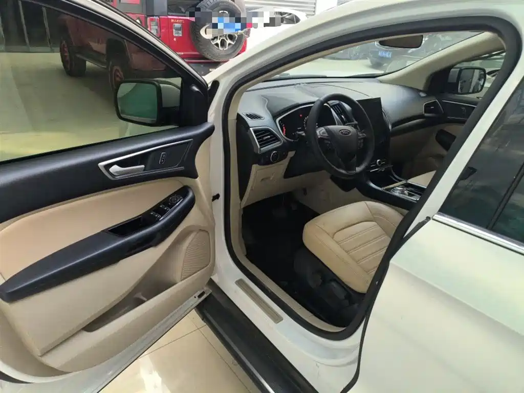 Фото 16 - Ford Edge