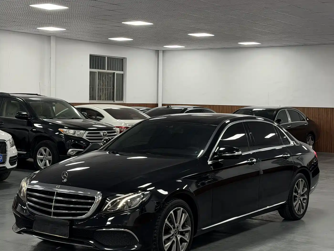 Mercedes-Benz E-Class 2016 E 200 L фото 3