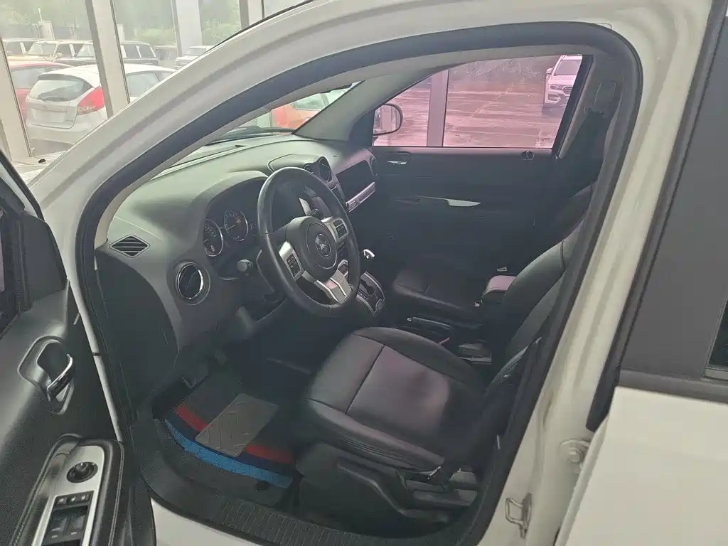 Jeep Compass (Import) 2014 2014 Facelift 2.4L 4WD Comfort Edition