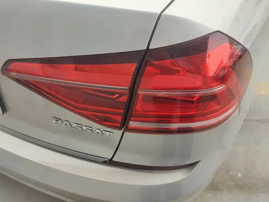 Volkswagen Passat 2016 330TSI DSG Executive Edition фото 8