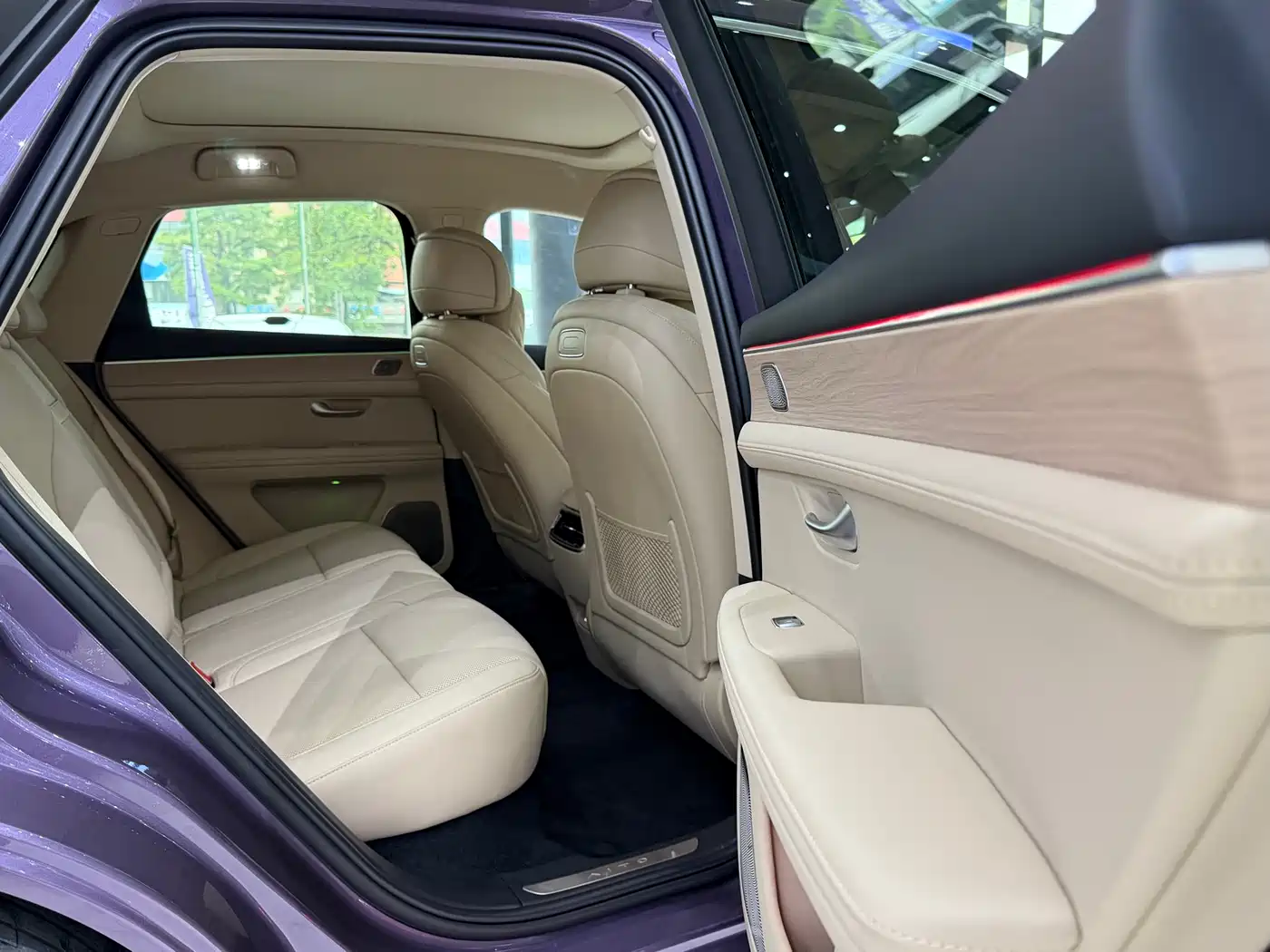 AITO Wenjie AITO M5 2025 Extended Range Ultra AWD фото 16