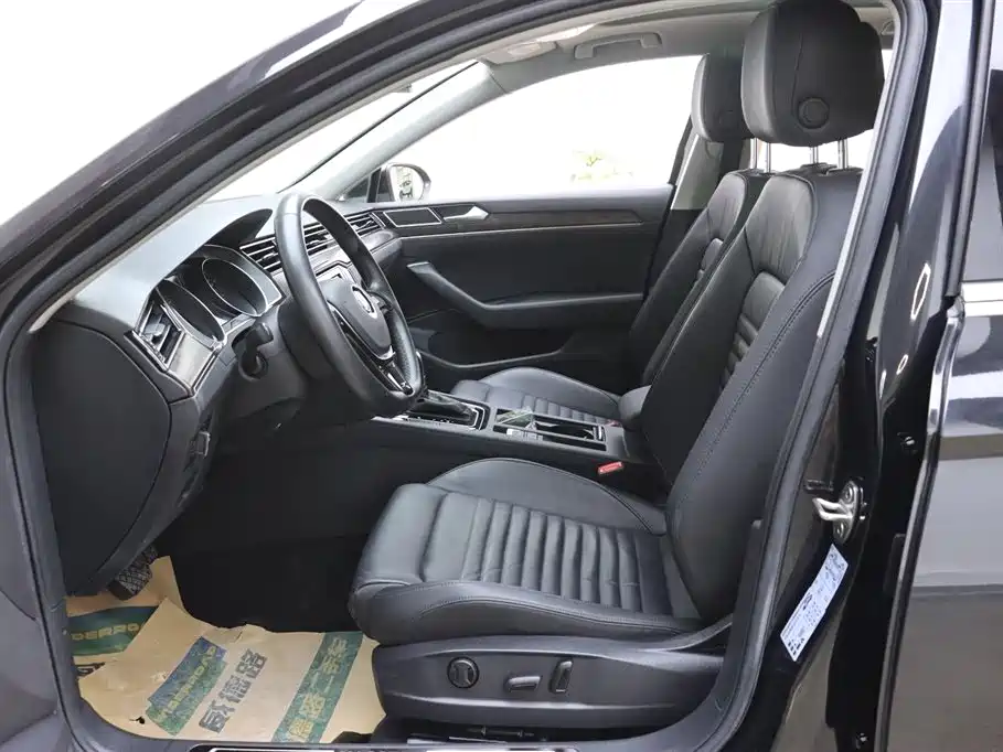 Volkswagen Magotan 2019 330TSI DSG Luxury China V фото 13