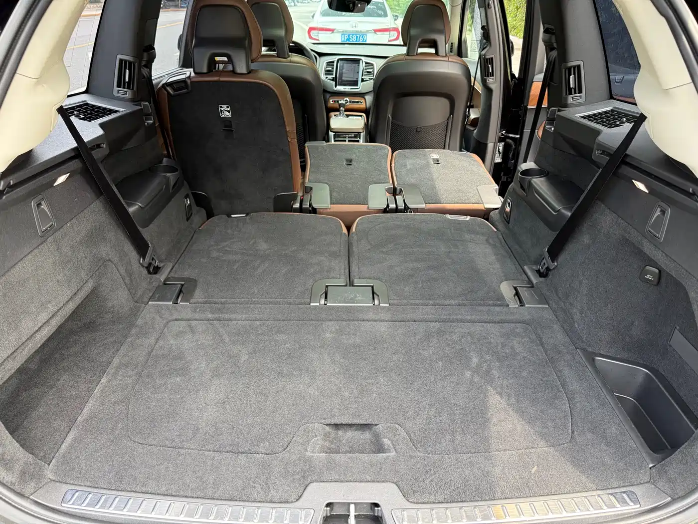 Фото 14 - Volvo XC90