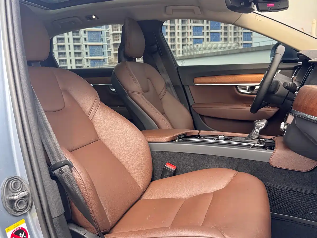 Фото 11 - Volvo S90