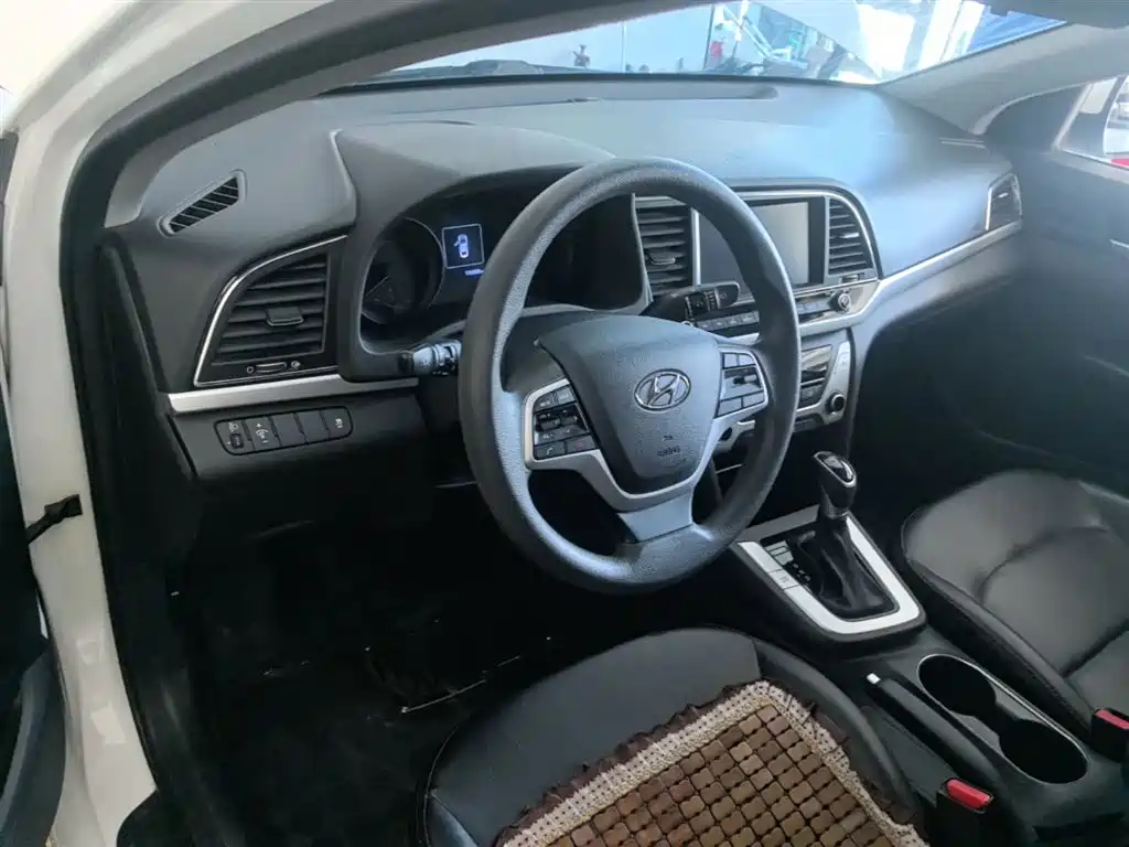Hyundai Elantra 2016 Model 1.6L Automatic Smart Elite фото 10