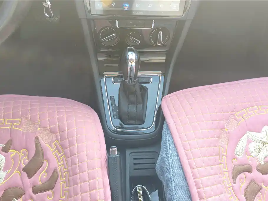 Volkswagen Bora 2014 1.6L Automatic Comfort Edition фото 16