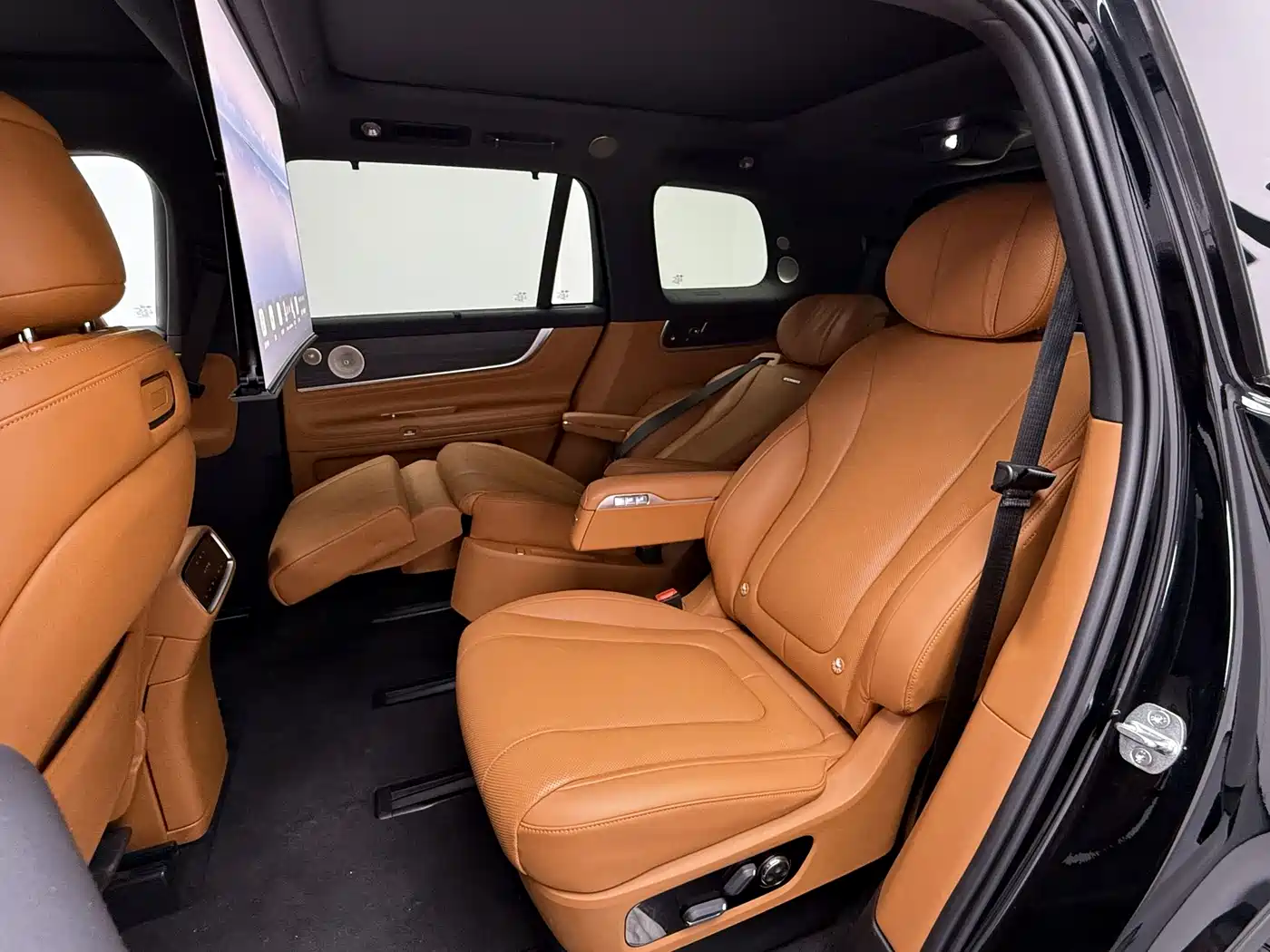 AITO Wenjie AITO M9 2024 Extended Range Ultra 42kWh 6-Seater фото 8
