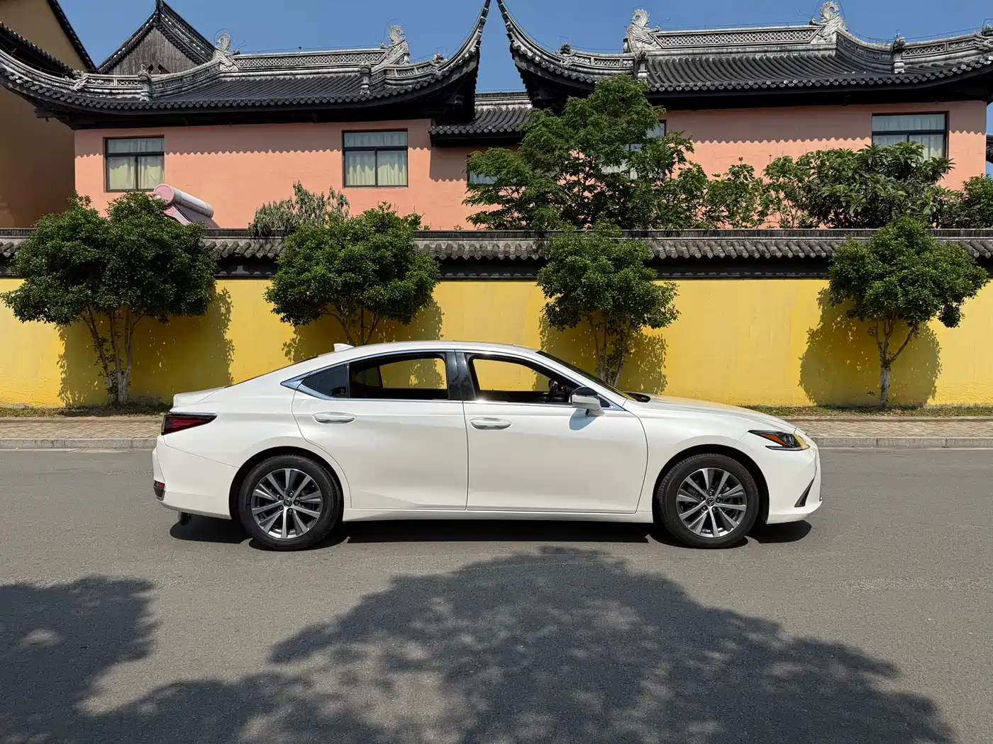 Lexus ES 2020 200 Luxury фото 4