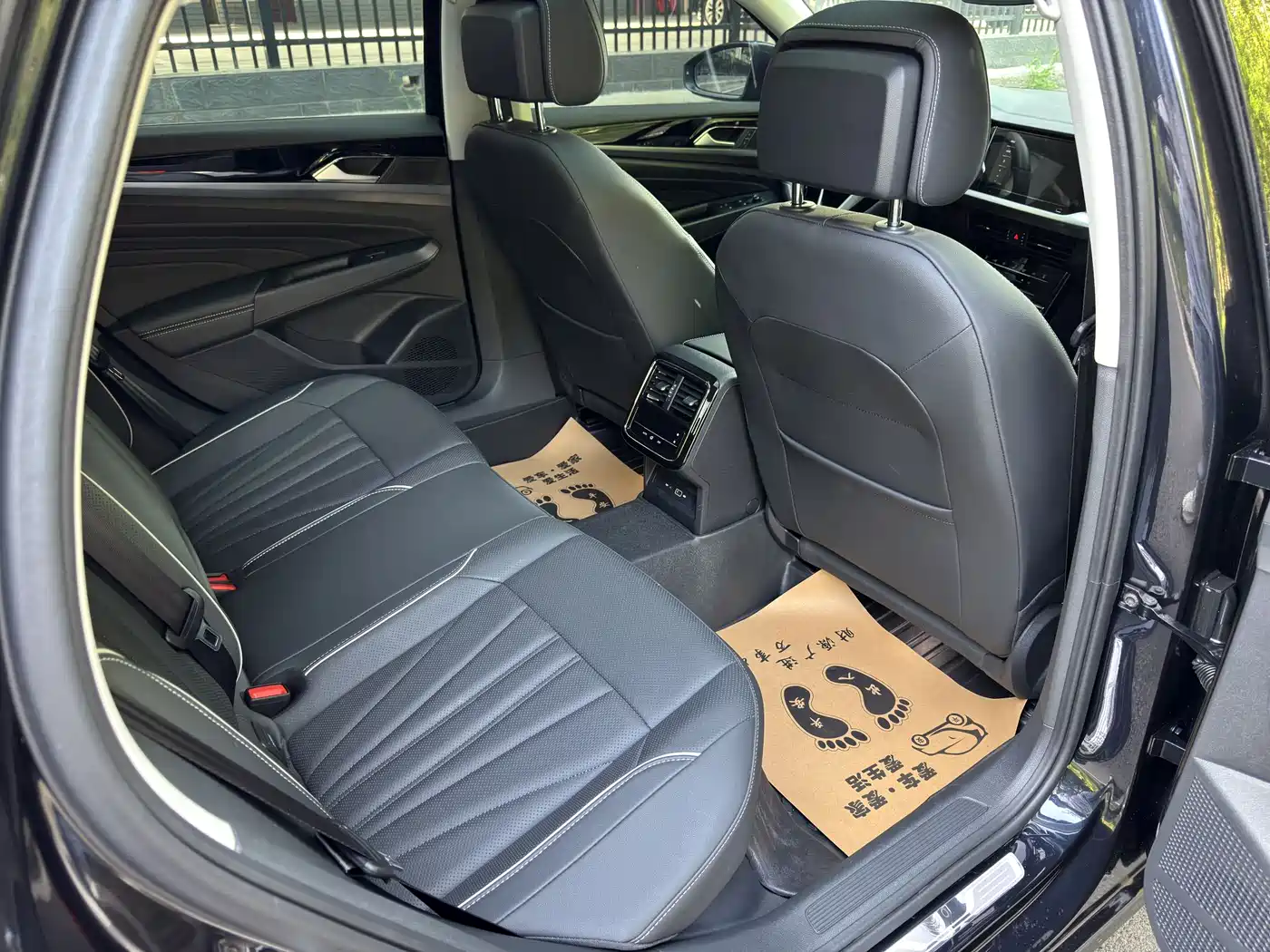 Volkswagen Passat 2024 330TSI Starlight Elite Edition фото 6