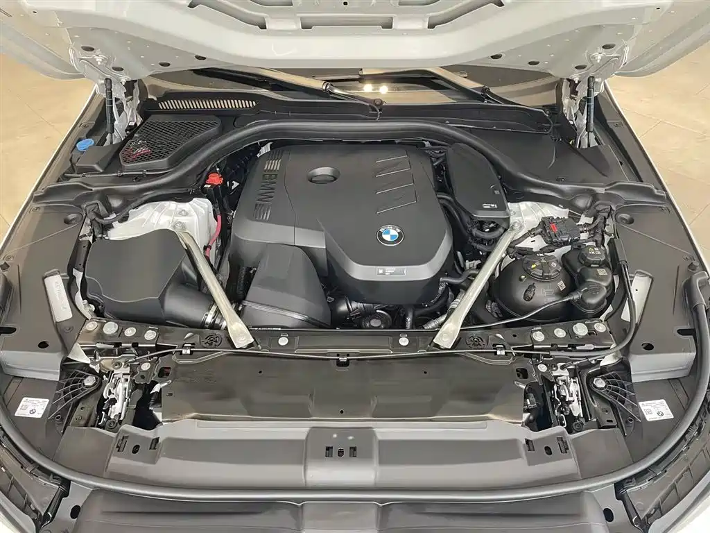 BMW 5 Series 2025 530Li Leading M Sport Package фото 15