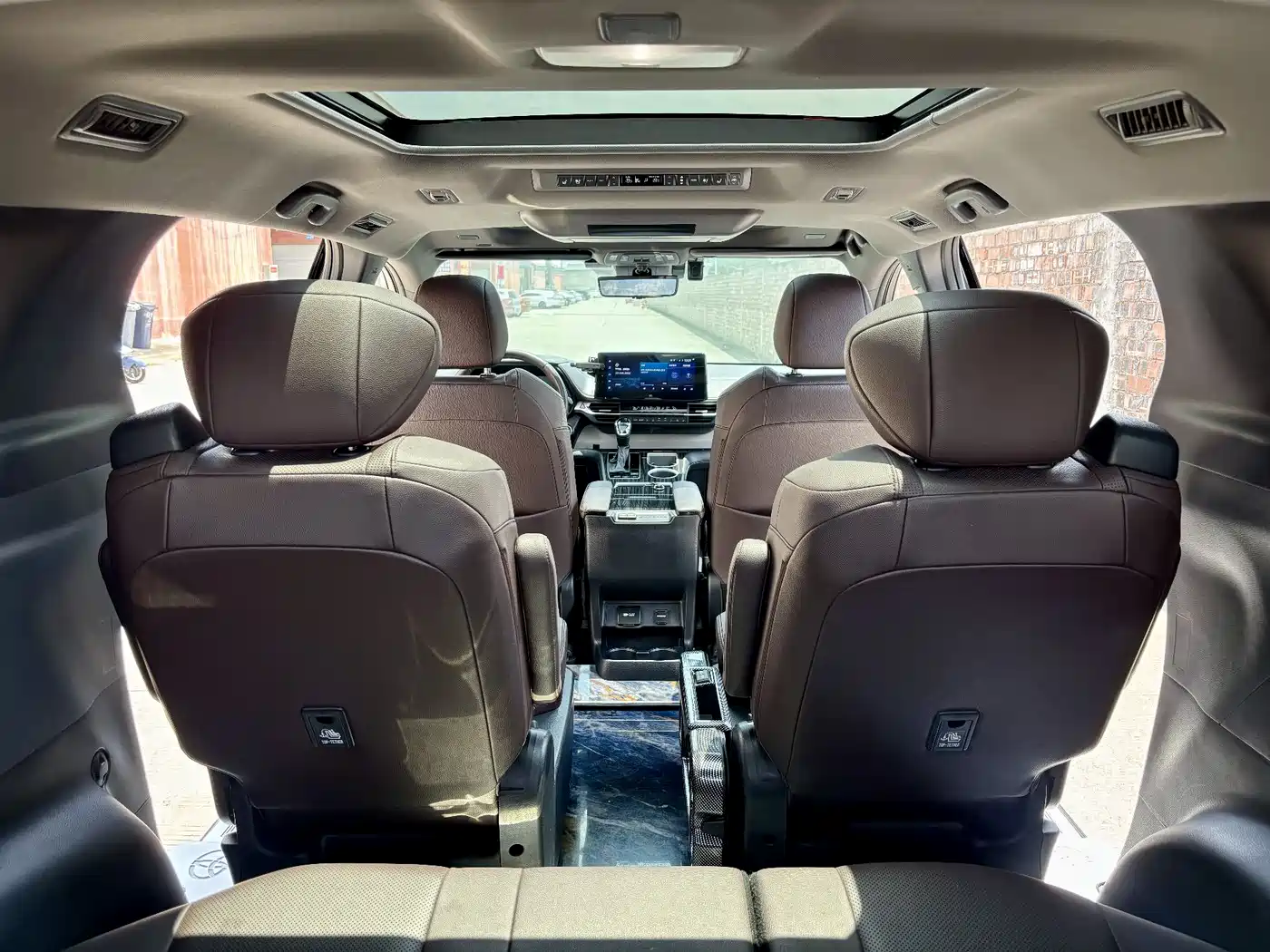 Toyota Granvia 2023 2.5L Hybrid Flagship VIP Edition фото 15