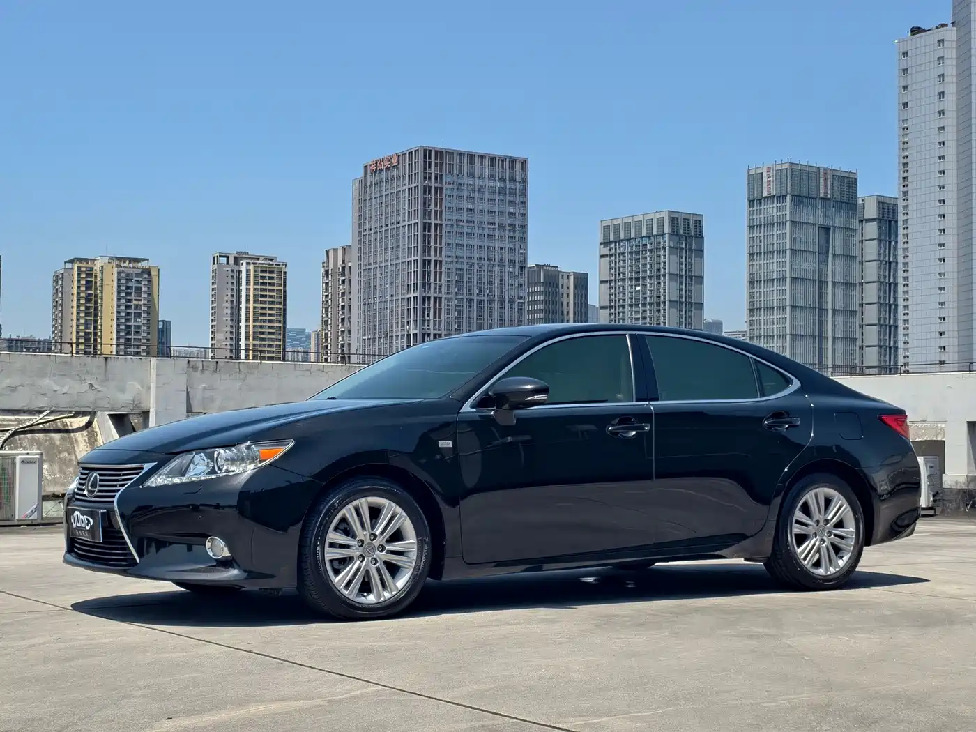 Photo 3 - Lexus ES