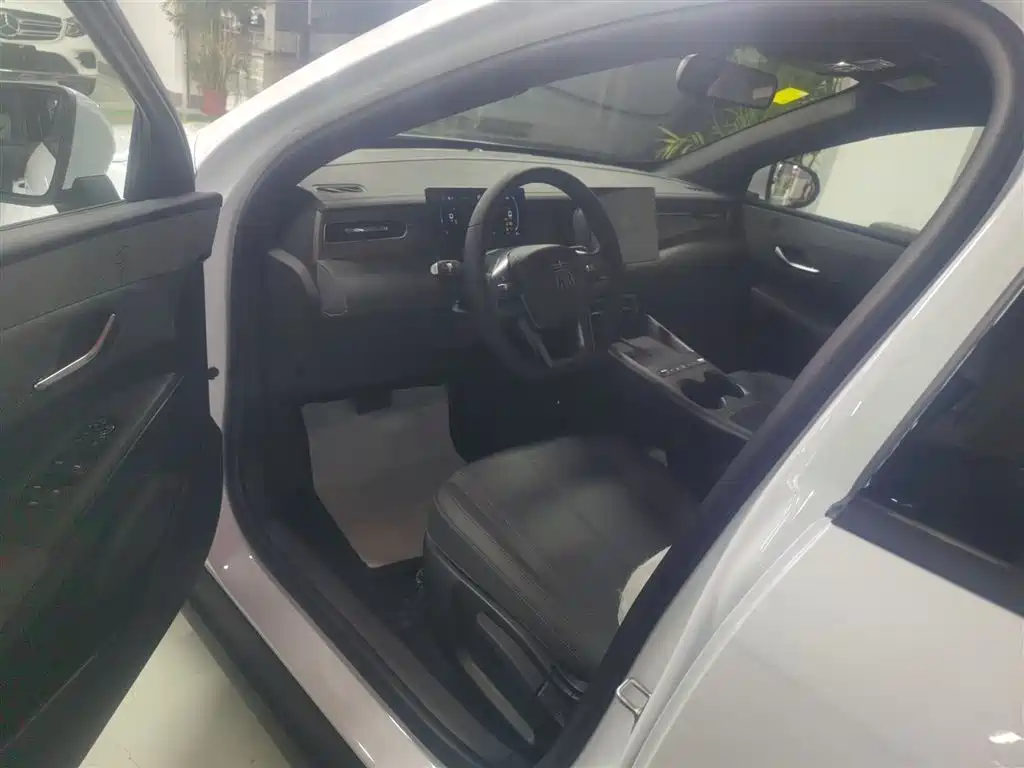 BYD Qin PLUS 2026 DM-i Smart Edition 128KM Progressive фото 16