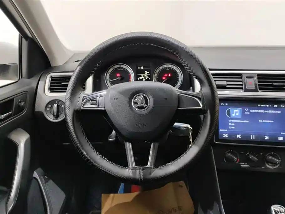 Škoda Rapid 2018 1.6L Manual Comfort Edition фото 15
