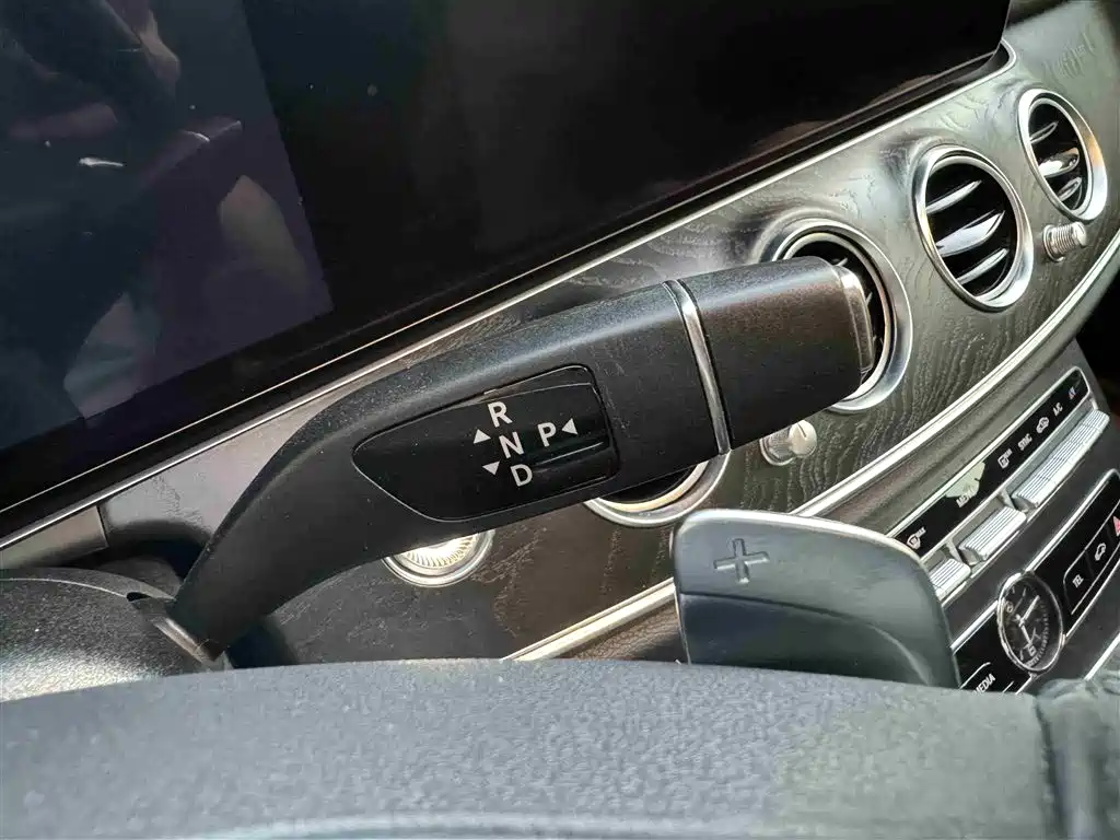 Mercedes-Benz E-Class 2018 E 200 L Sport фото 16