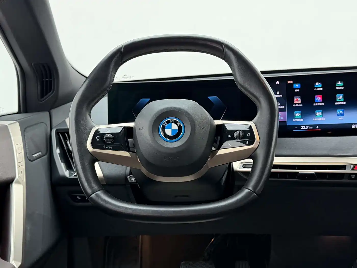 BMW iX 2022 xDrive40 фото 26