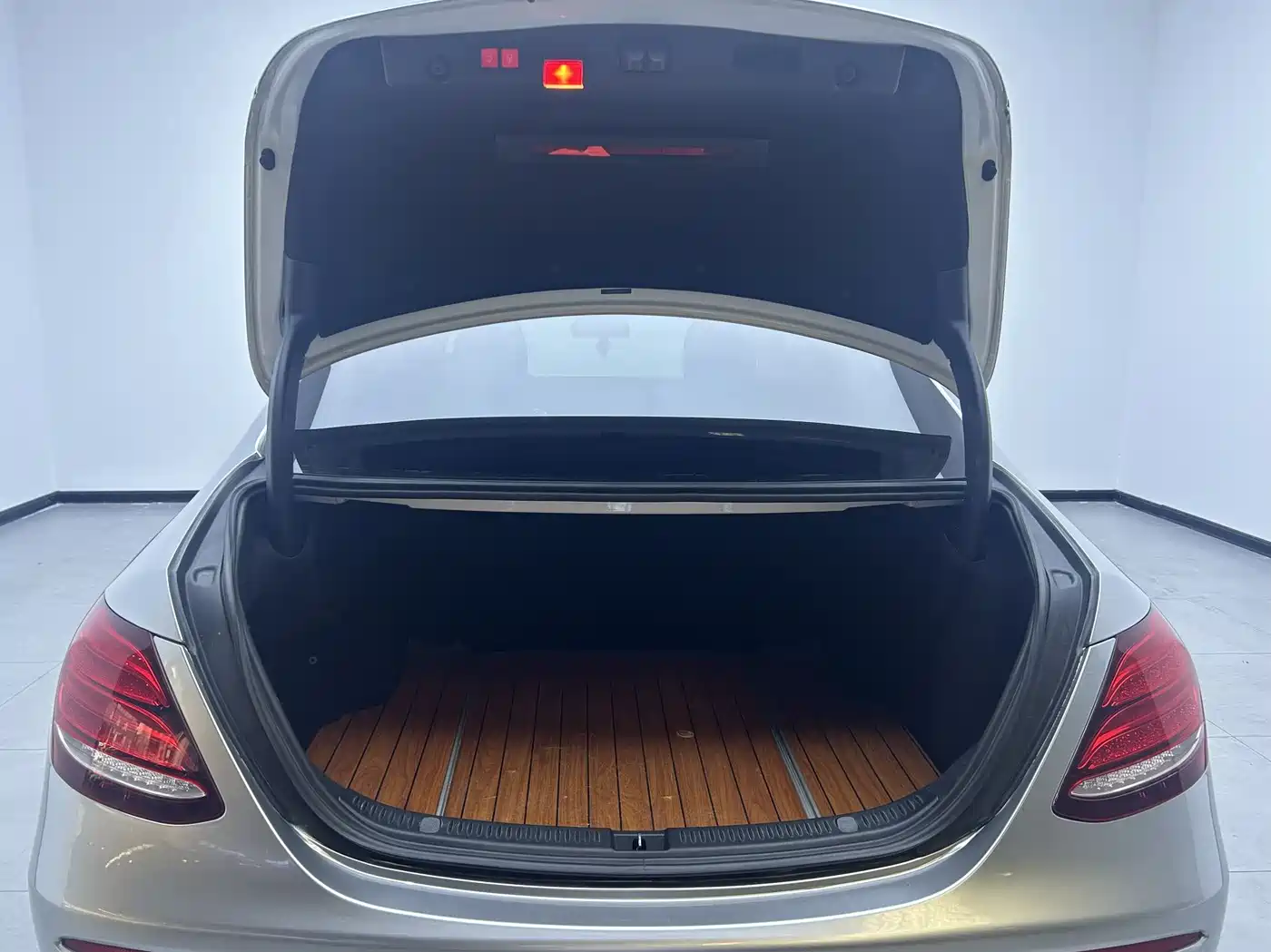 Mercedes-Benz E-Class 2016 E 300 L Sport Fashion Type фото 9