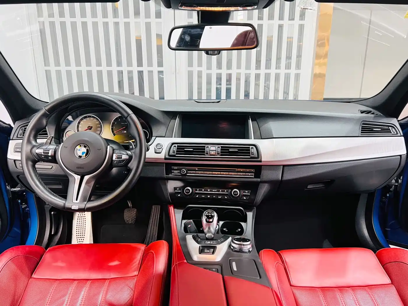 BMW M5 2014 M5 Year of the Horse Limited Edition фото 10