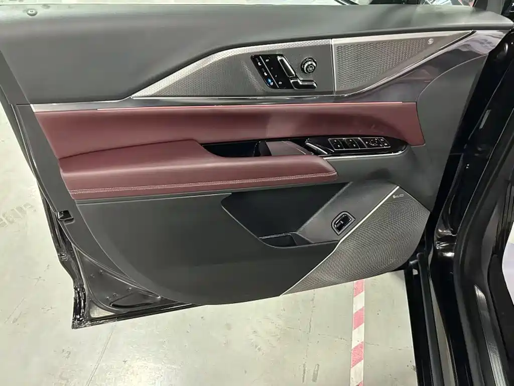 Cadillac XT5 2024 2025 Model 2.0T Platinum
