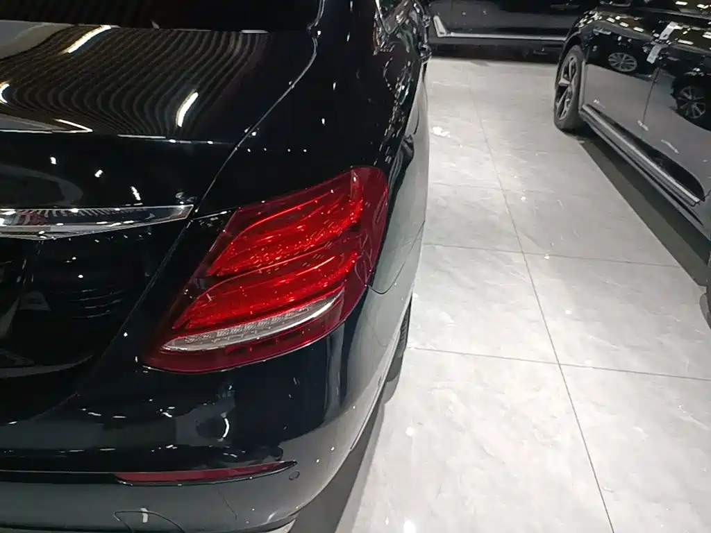 Mercedes-Benz E-Class 2020 E 260 L фото 8
