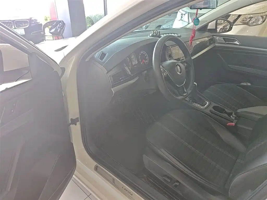 Volkswagen Lavida 2018 Hatchback 280TSI DSG Comfort Edition China V фото 16