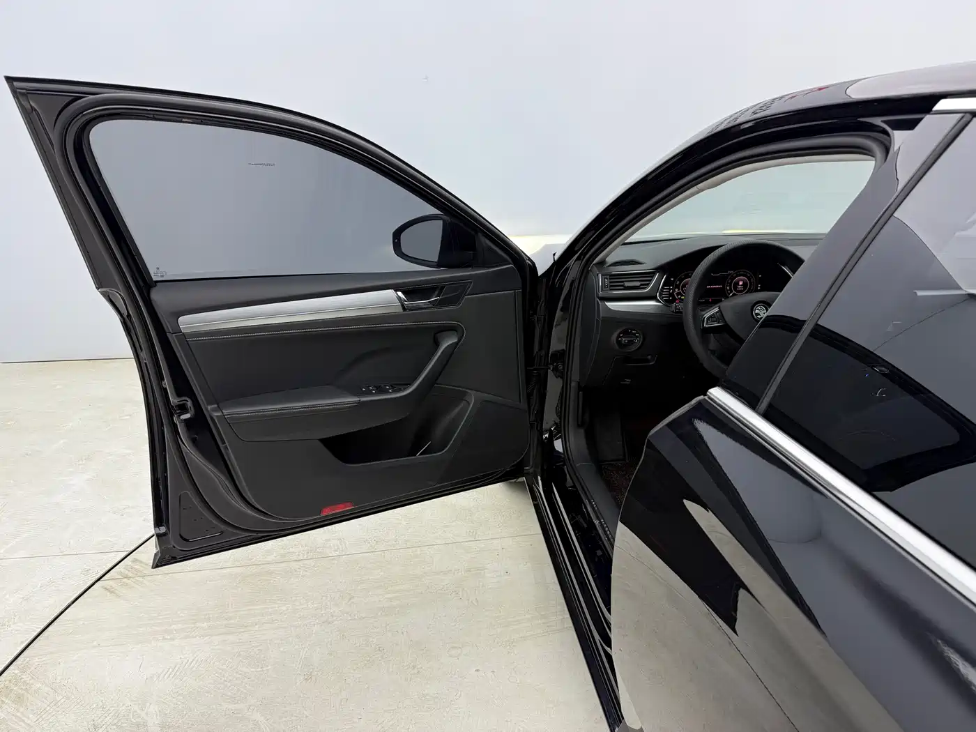 Škoda Superb 2023 TSI280 DSG Premium Edition фото 22