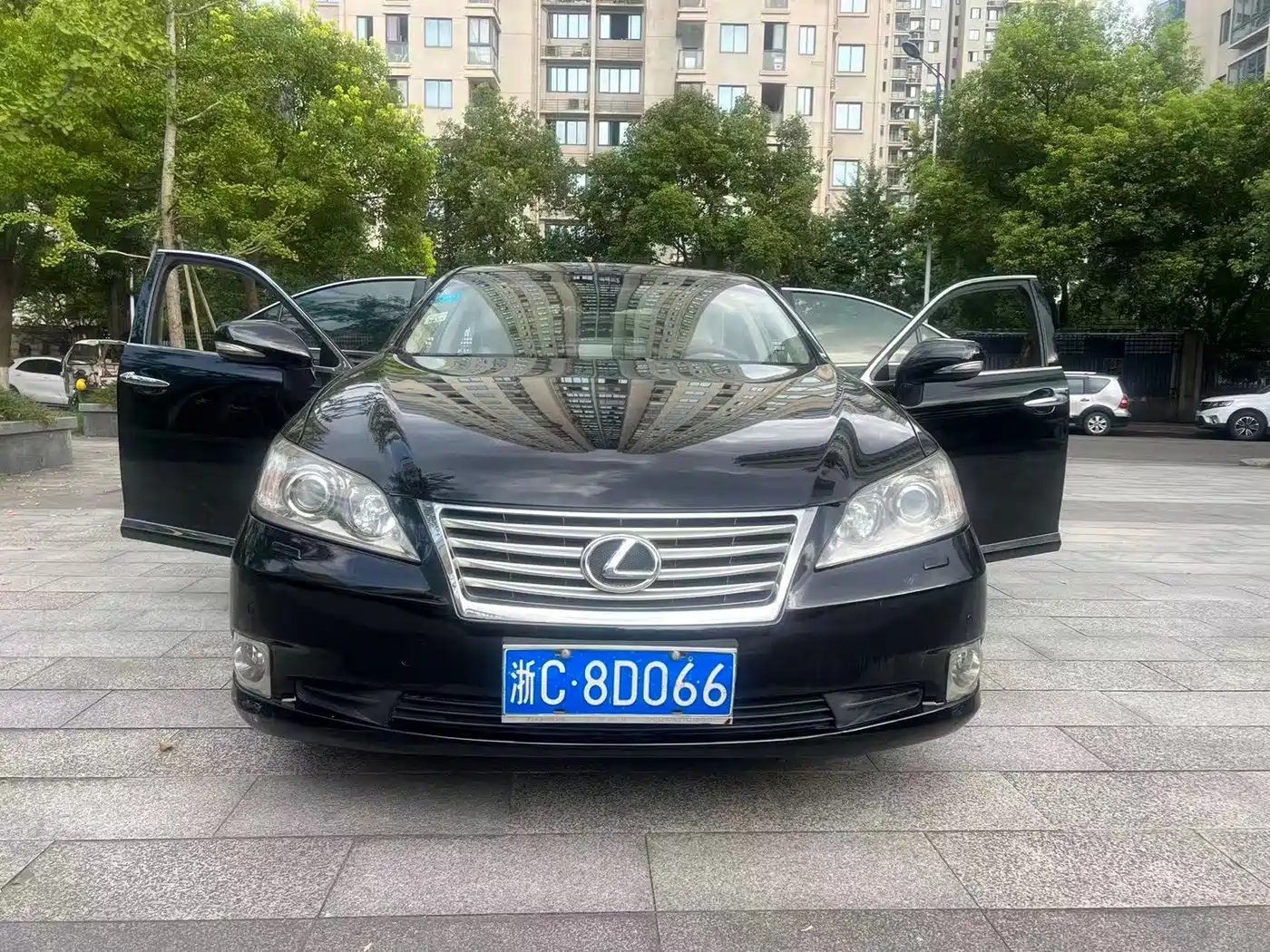 Фото 1 - Lexus ES