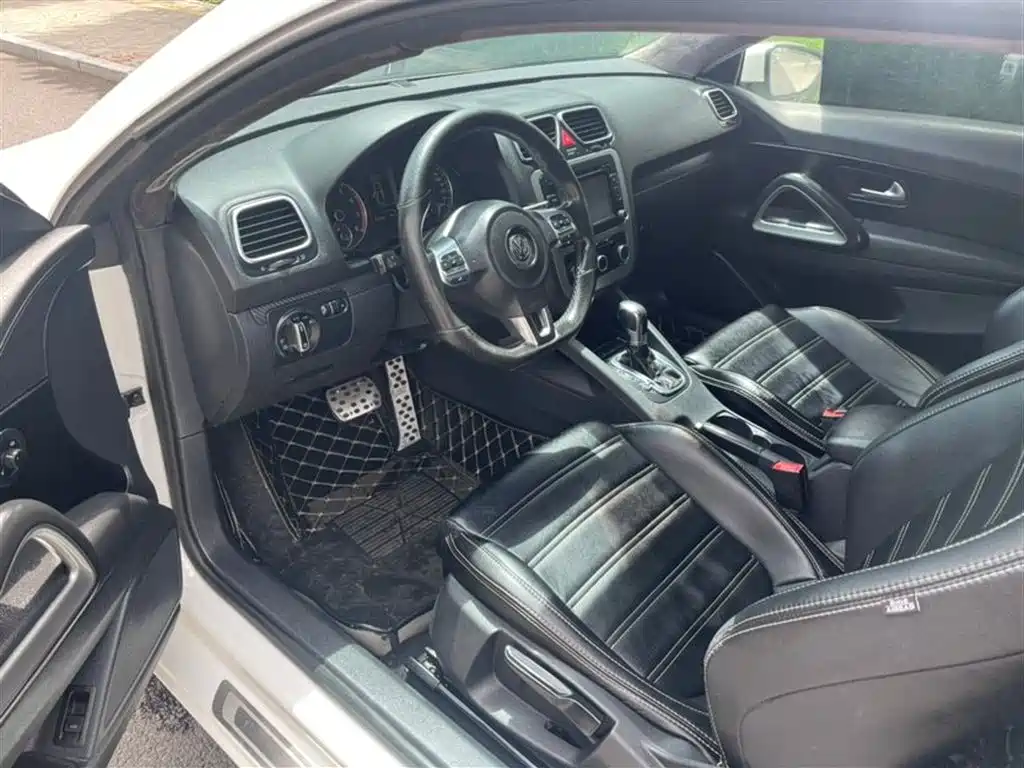 Volkswagen Scirocco 2011 1.4TSI Comfort фото 7