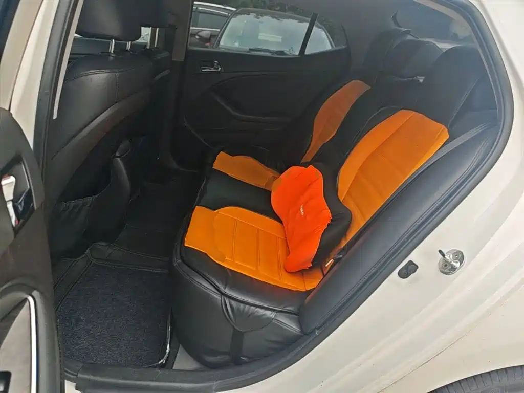 Kia K5 2015 2.0L Automatic LUX фото 17