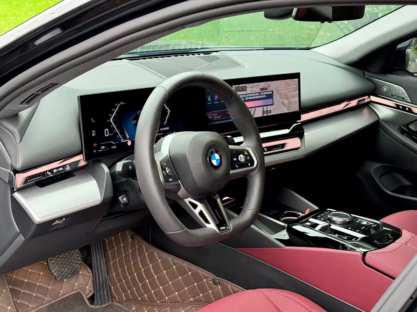 BMW 5 Series 2025 530Li Leading M Sport Package фото 4