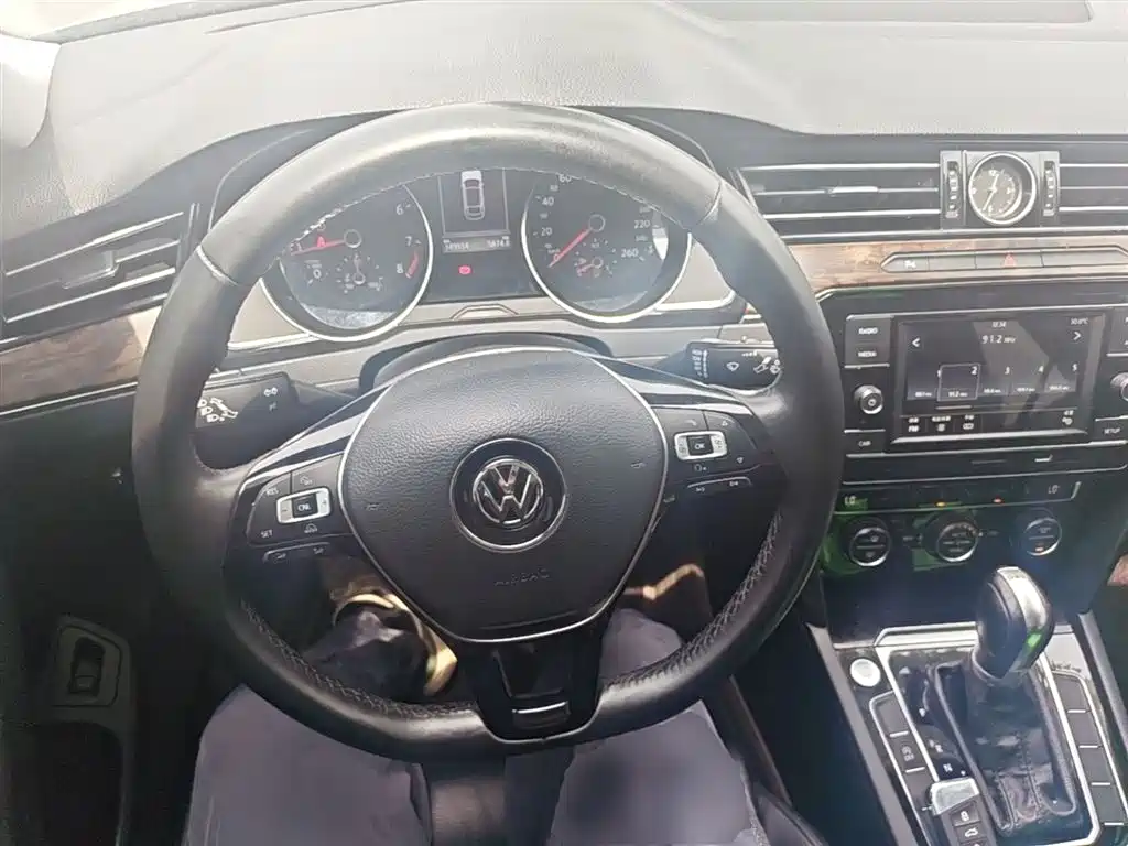 Volkswagen Magotan 2018 Facelift 330TSI DSG Luxury фото 11