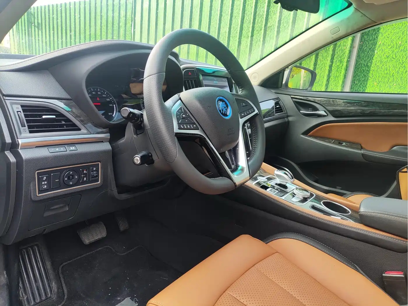 BYD Qin New Energy 2017 1.5T Premium Model фото 6