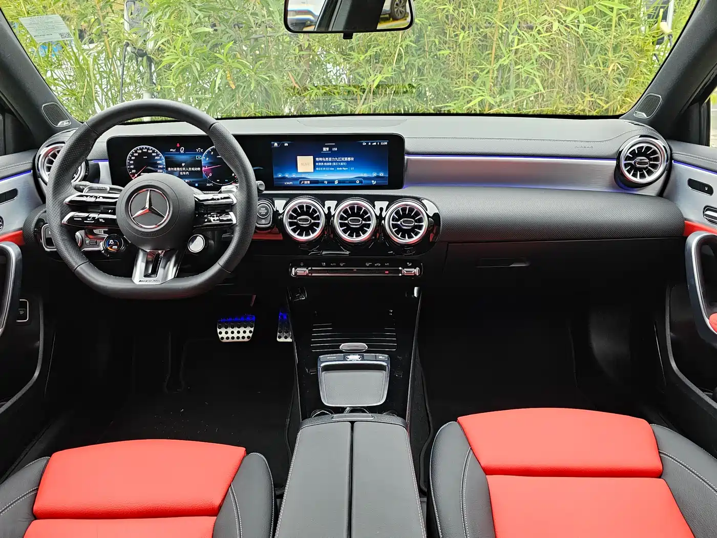 Mercedes-Benz A-Class AMG 2025 Facelift AMG A 35 L 4MATIC фото 5