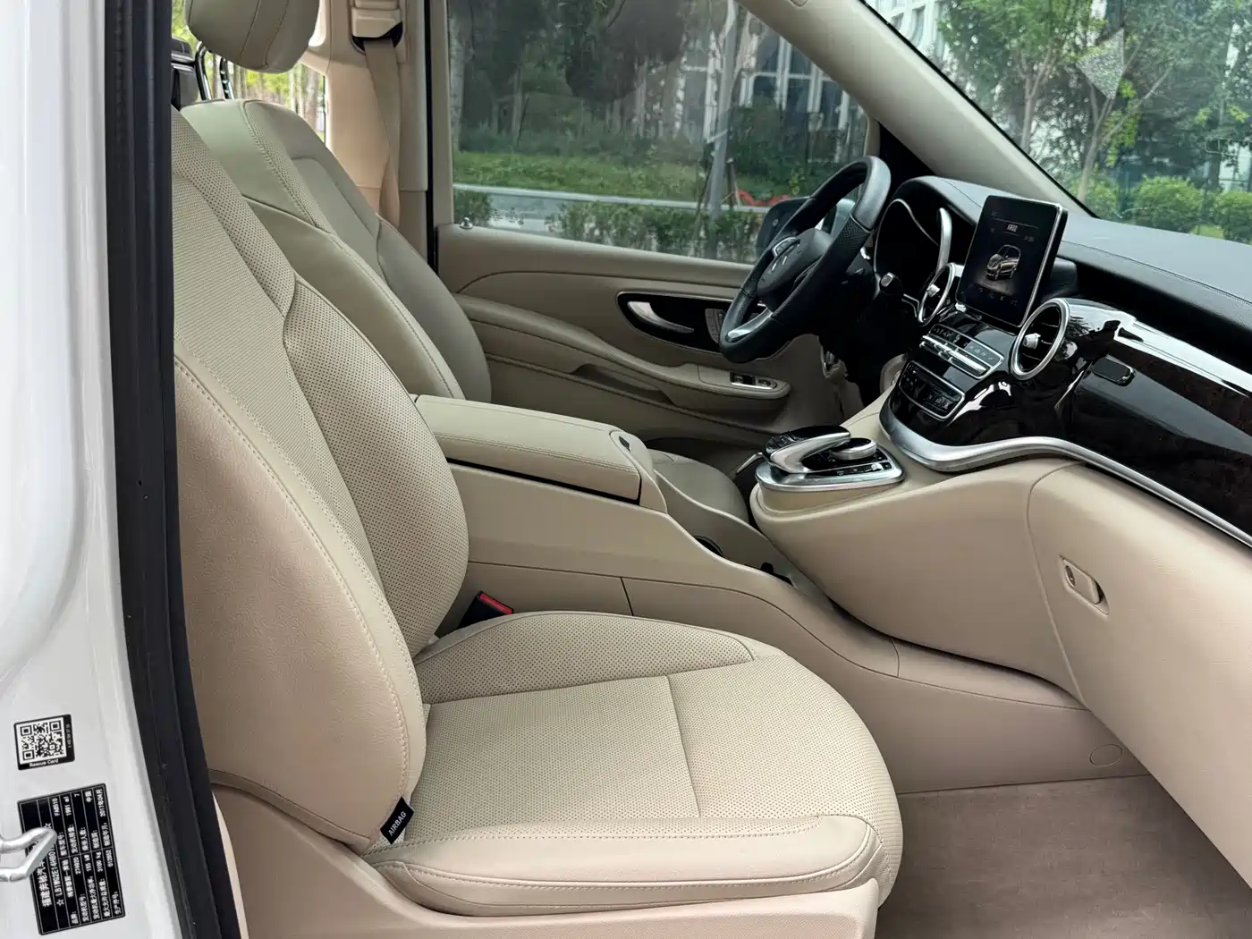 Mercedes-Benz V-Class 2017 Model V 260 Premium Edition фото 19