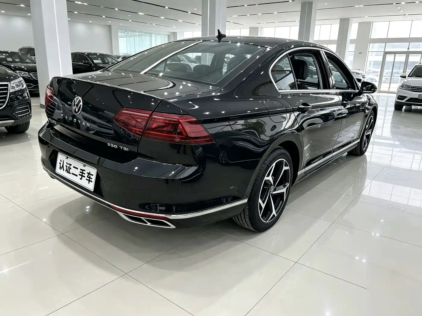 Volkswagen Magotan 2023 2 Million Units Anniversary Edition 330TSI DSG Leading Type фото 3