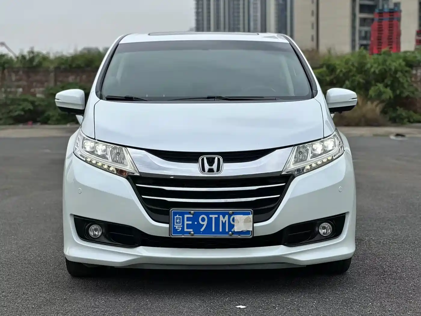 Photo 2 - Honda Odyssey