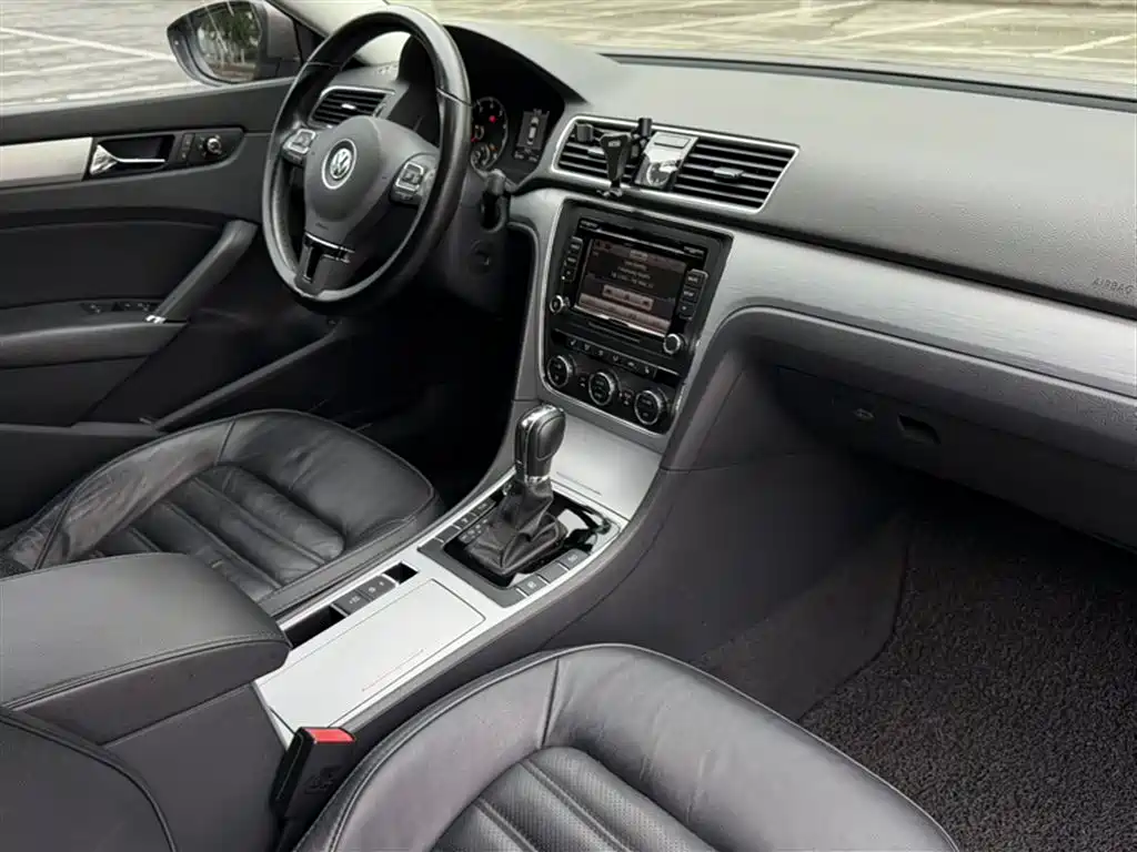 Volkswagen Passat 2014 2.0TSI DSG Executive Edition фото 12