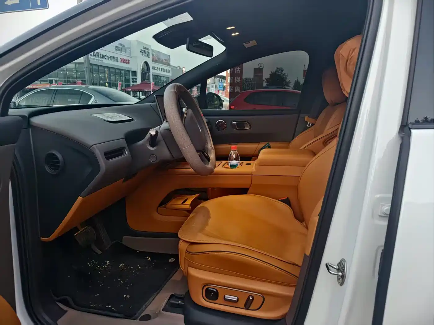 Фото 8 - Li Auto i6
