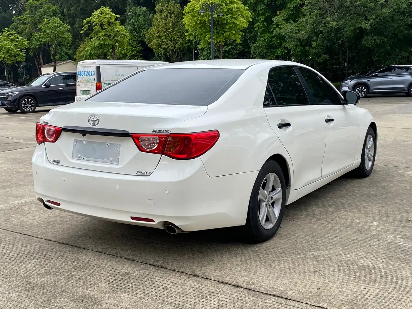 Toyota Reiz 2010 2.5V Elegance Elite Edition фото 4