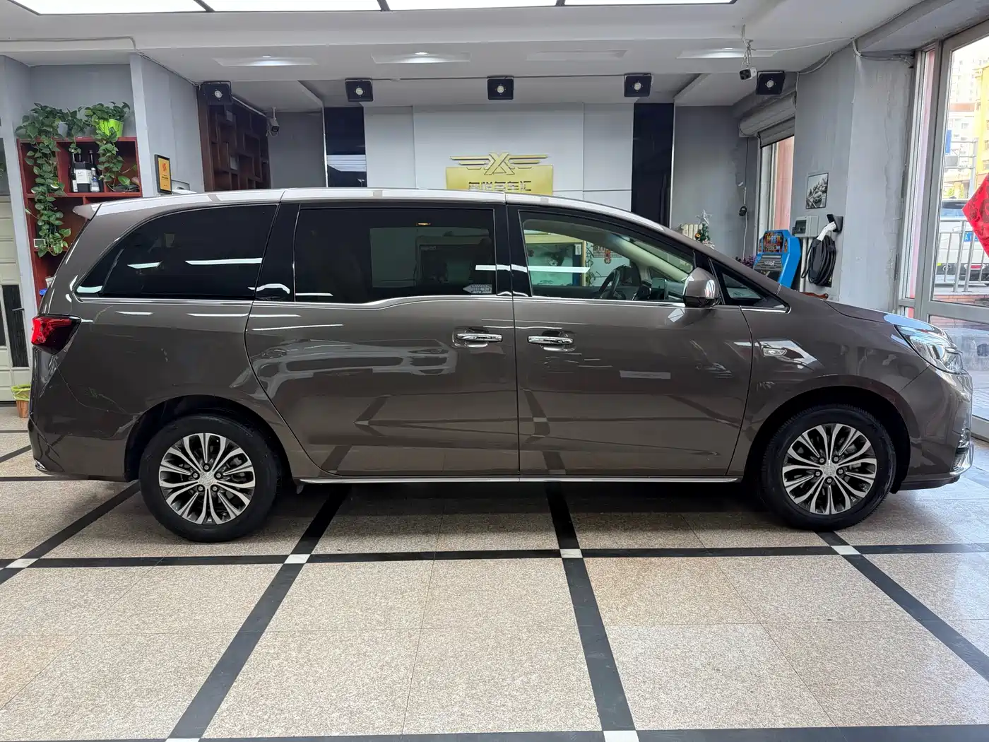 Buick GL8 2022 Land Business Class 652T Luxury фото 4