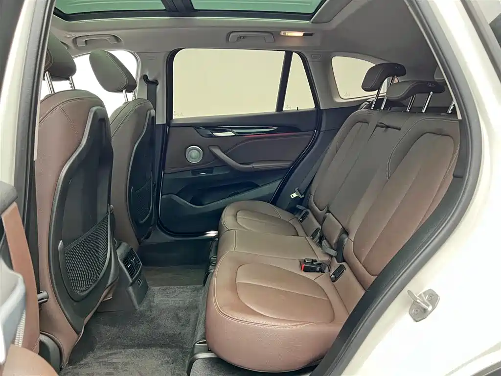 BMW X1 2021 sDrive25Li Leading фото 15