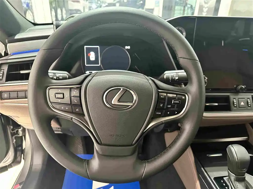Lexus ES 2026 2025 200 Ultimate Edition